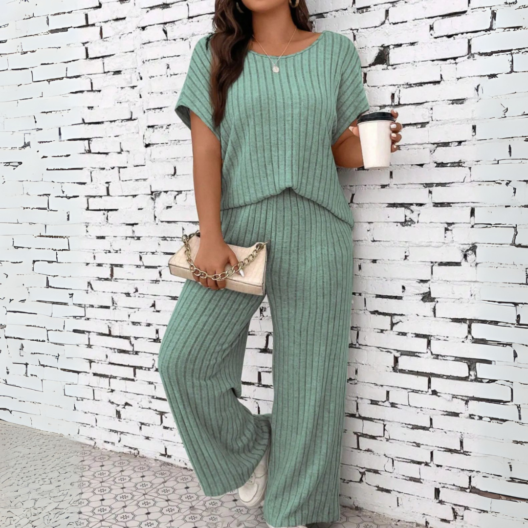 WAUNA™ - Plus Size Short Sleeve Top & Pants Set