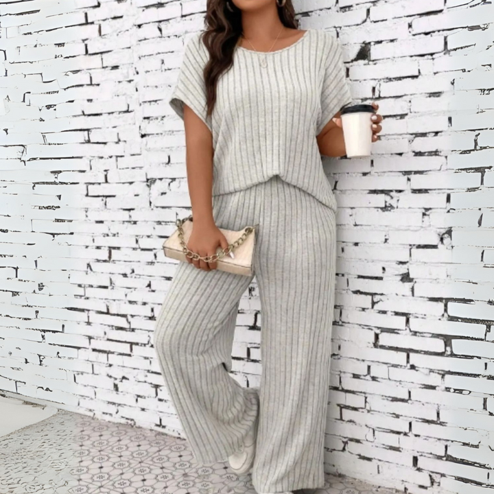 WAUNA™ - Plus Size Short Sleeve Top & Pants Set