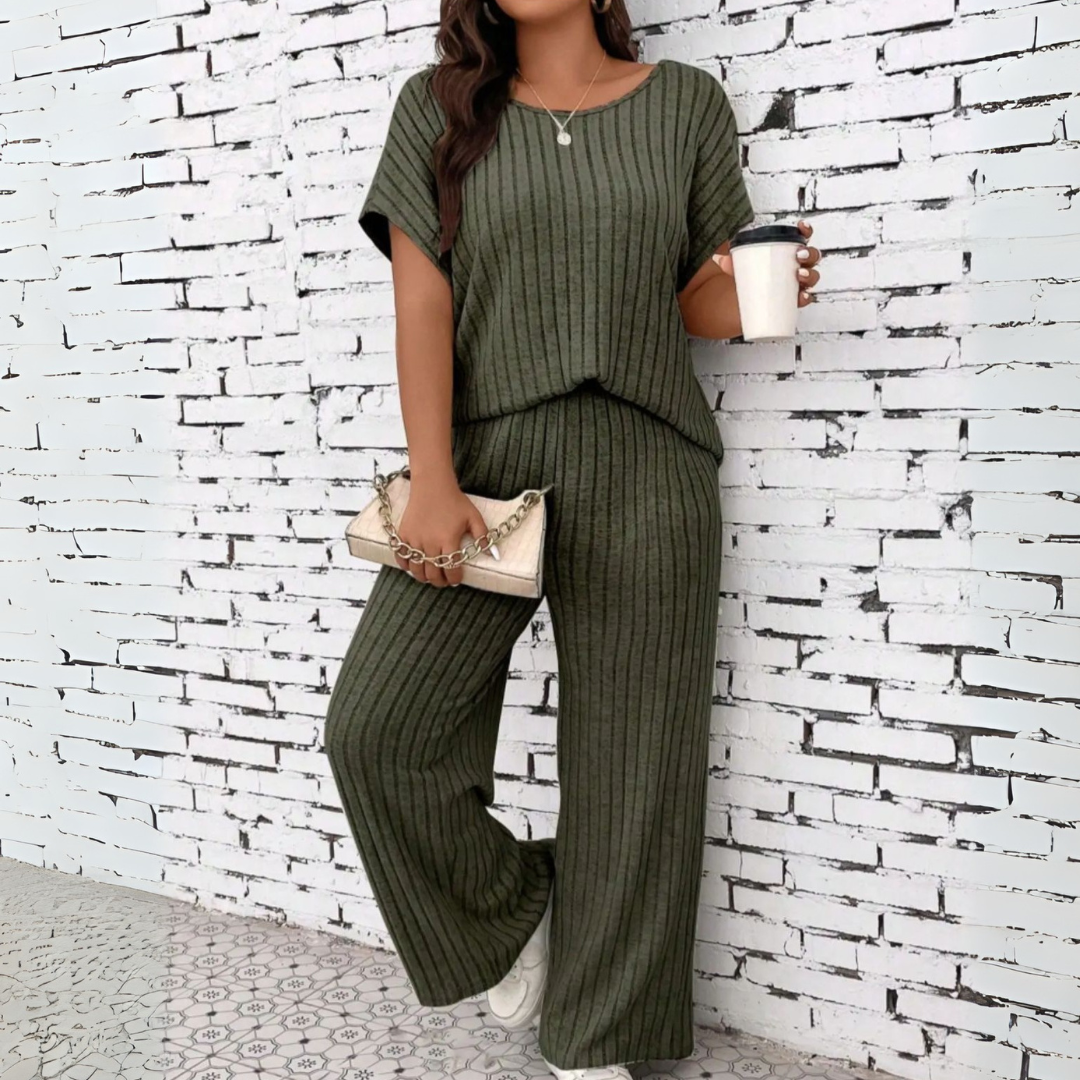 WAUNA™ - Plus Size Short Sleeve Top & Pants Set